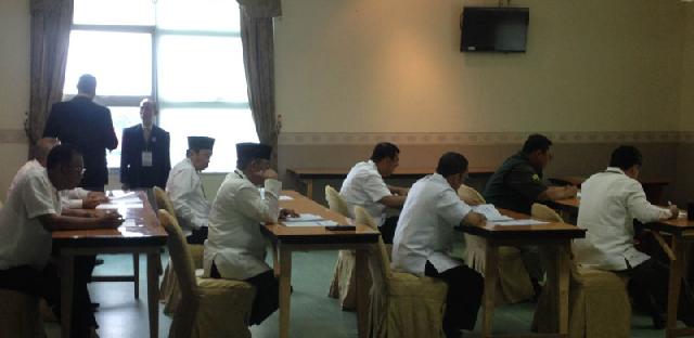  Empat Bakal Calon Gubri-Wagubri Lolos Tes Kesehatan